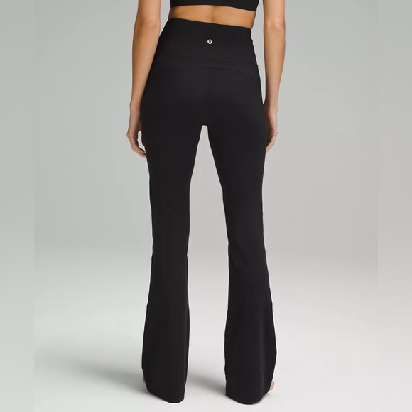 Groove Nulu Super-High-Rise Flared Pant
Regular - Picture 3 of 8